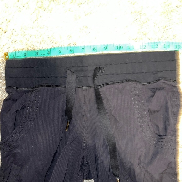 Lululemon Yoga Camp Pant Black Size 4? RARE - Picture 12 of 12